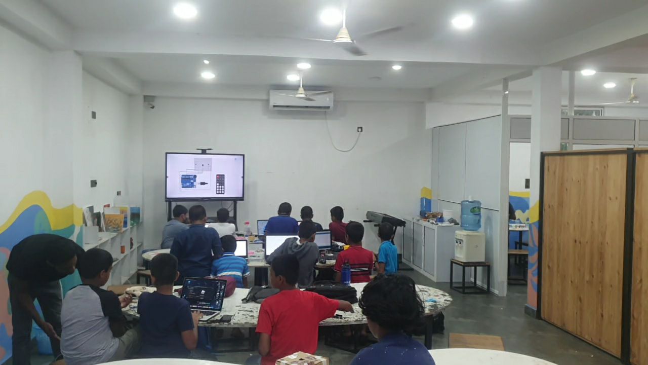 Ceylon Robotics students at the Galle branch