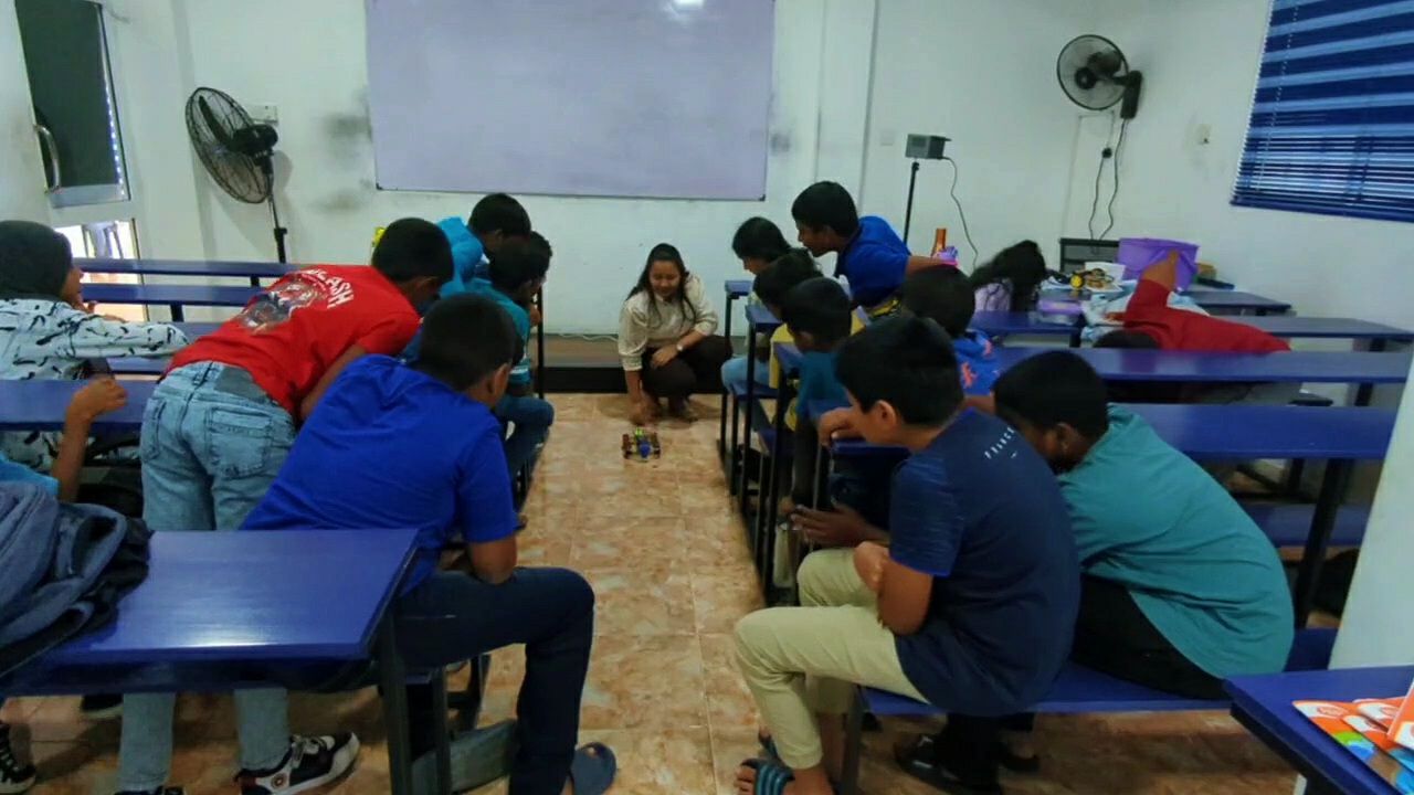 Ceylon Robotics students at the Mount Lavinia branch