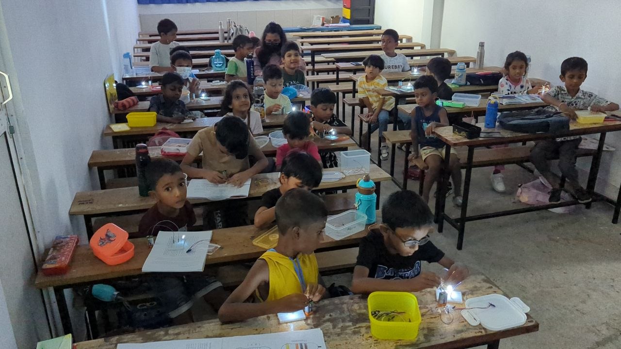 A full robotics class at the Panadura branch