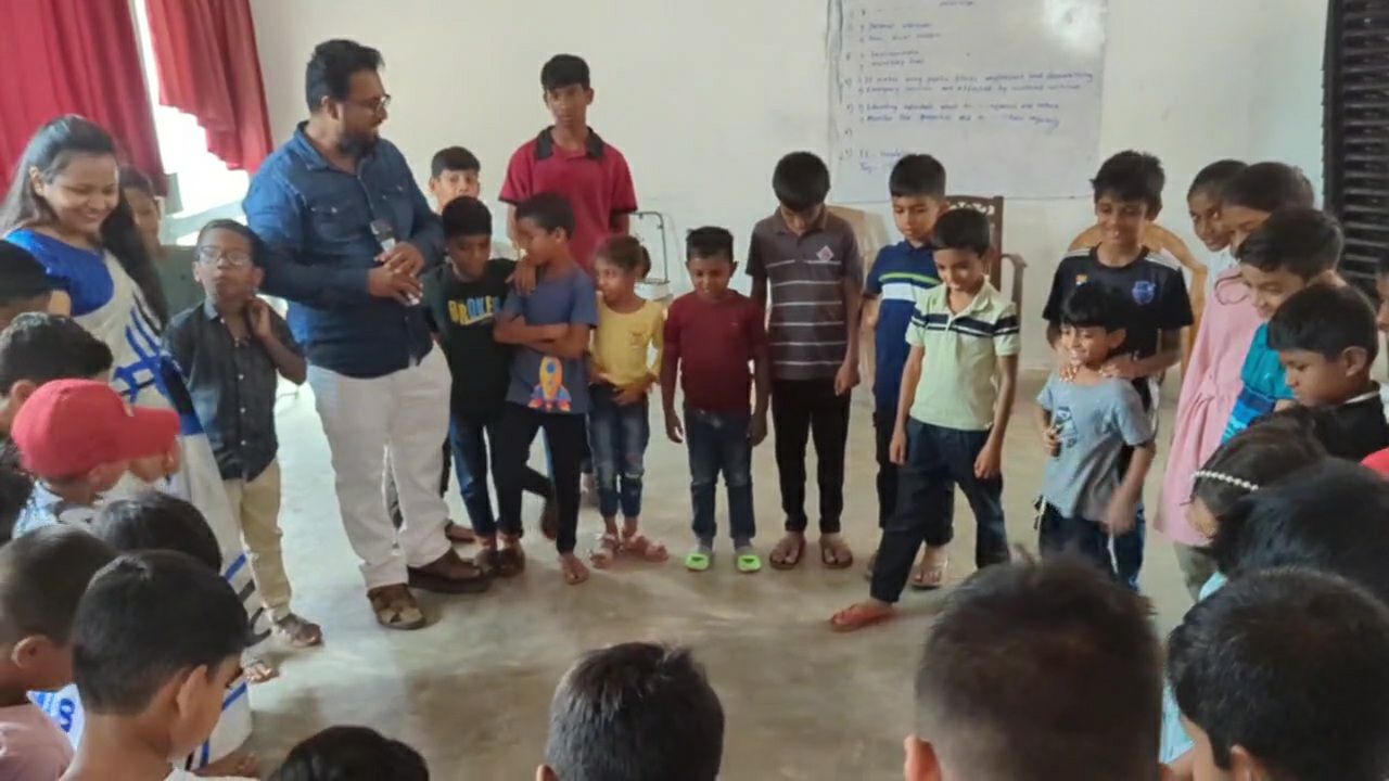Students at the Thihariya branch
