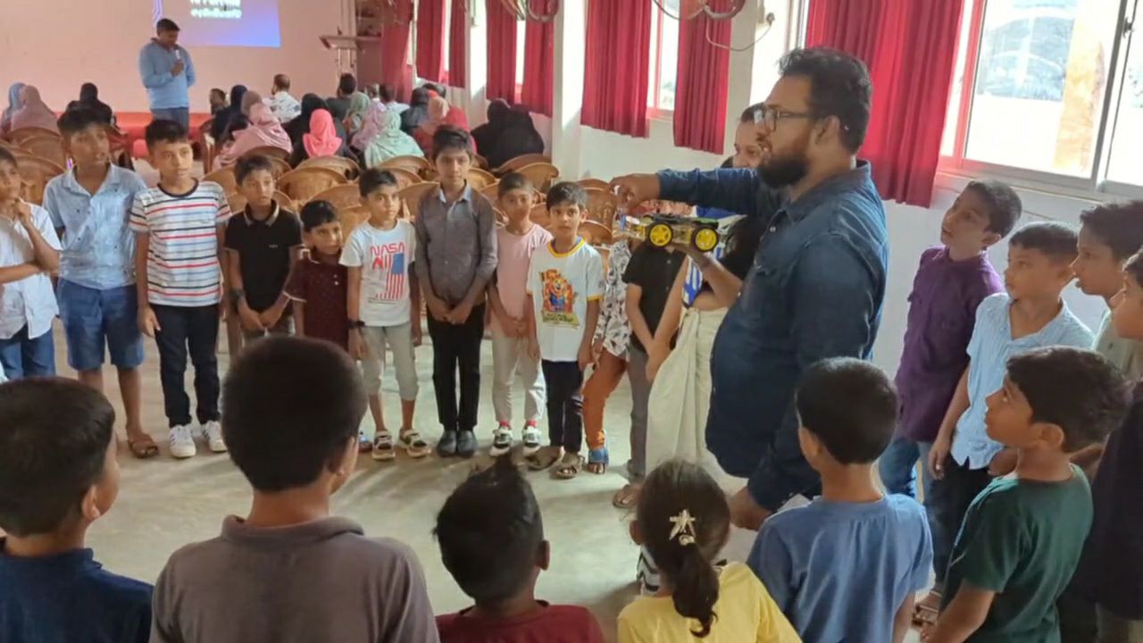 Ceylon Robotics students at the Thihariya branch
