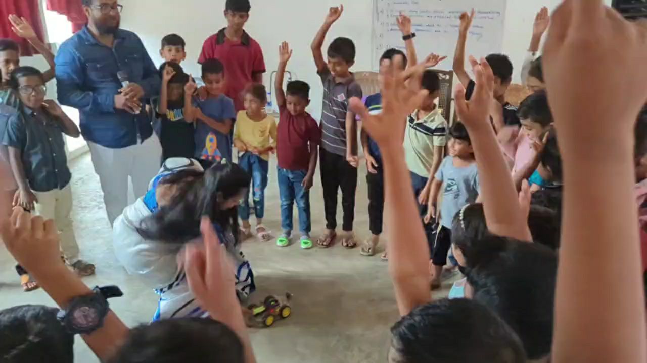 Ceylon Robotics students at the Thihariya branch