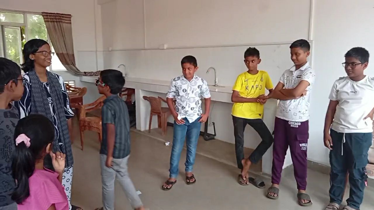 Ceylon Robotics students at the Thihariya branch