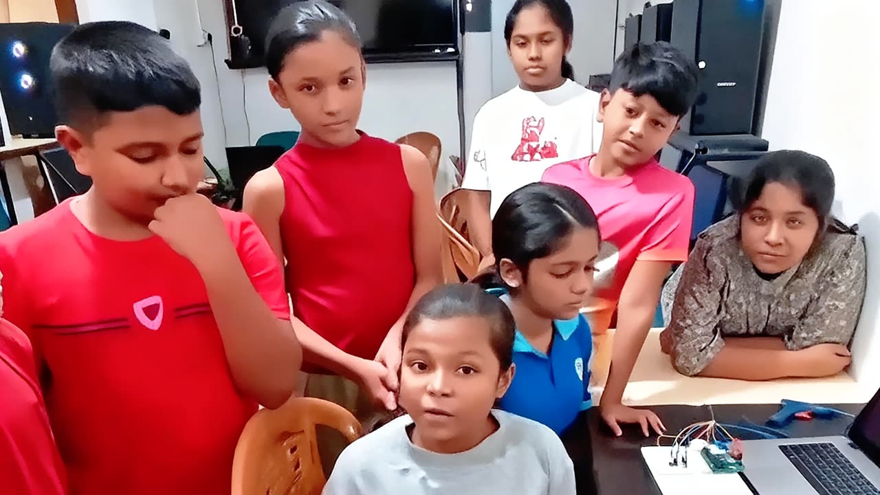 Students at the Kalmunai branch
